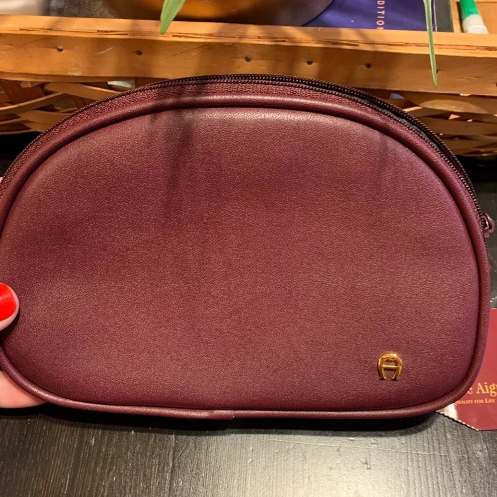Burgundy leather Etienne Aigner pouch